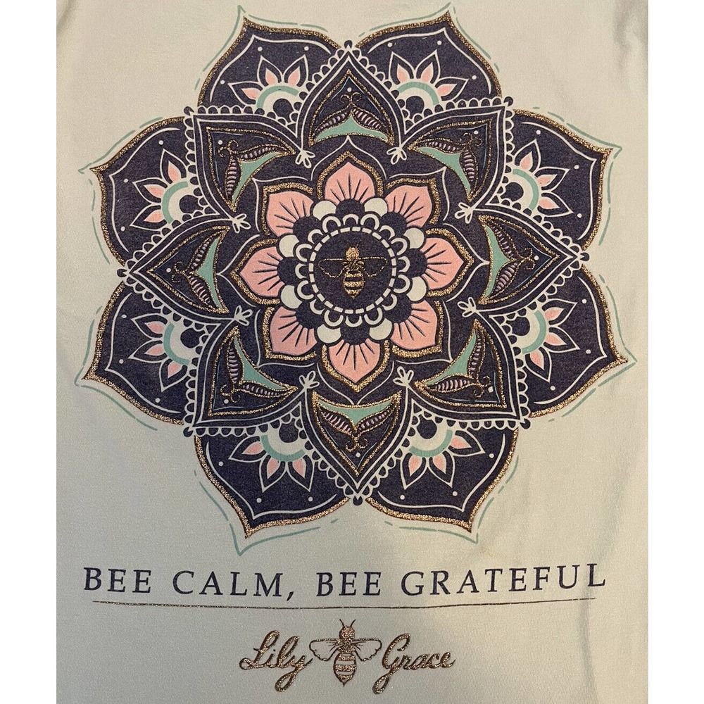 Lily Grace Green T-shirt Woman Size Small Bee Calm Bee Grateful
